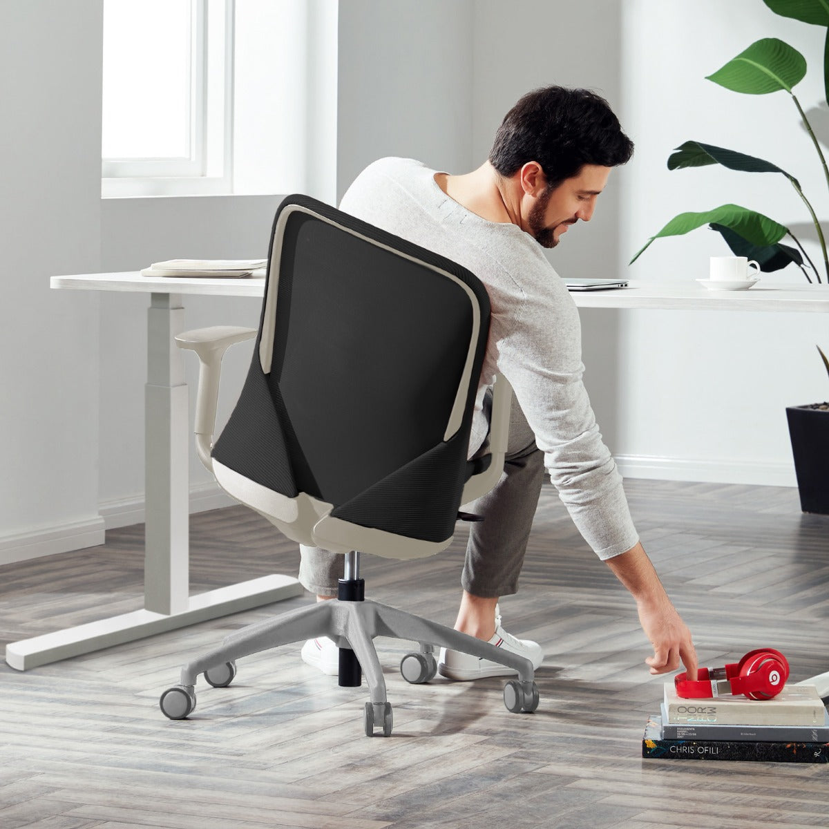 Sway Task Chair by Dams